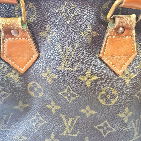 Authentic Louis Vuitton Monogram Canvas Speedy Handbag. - Picture 5 of 11